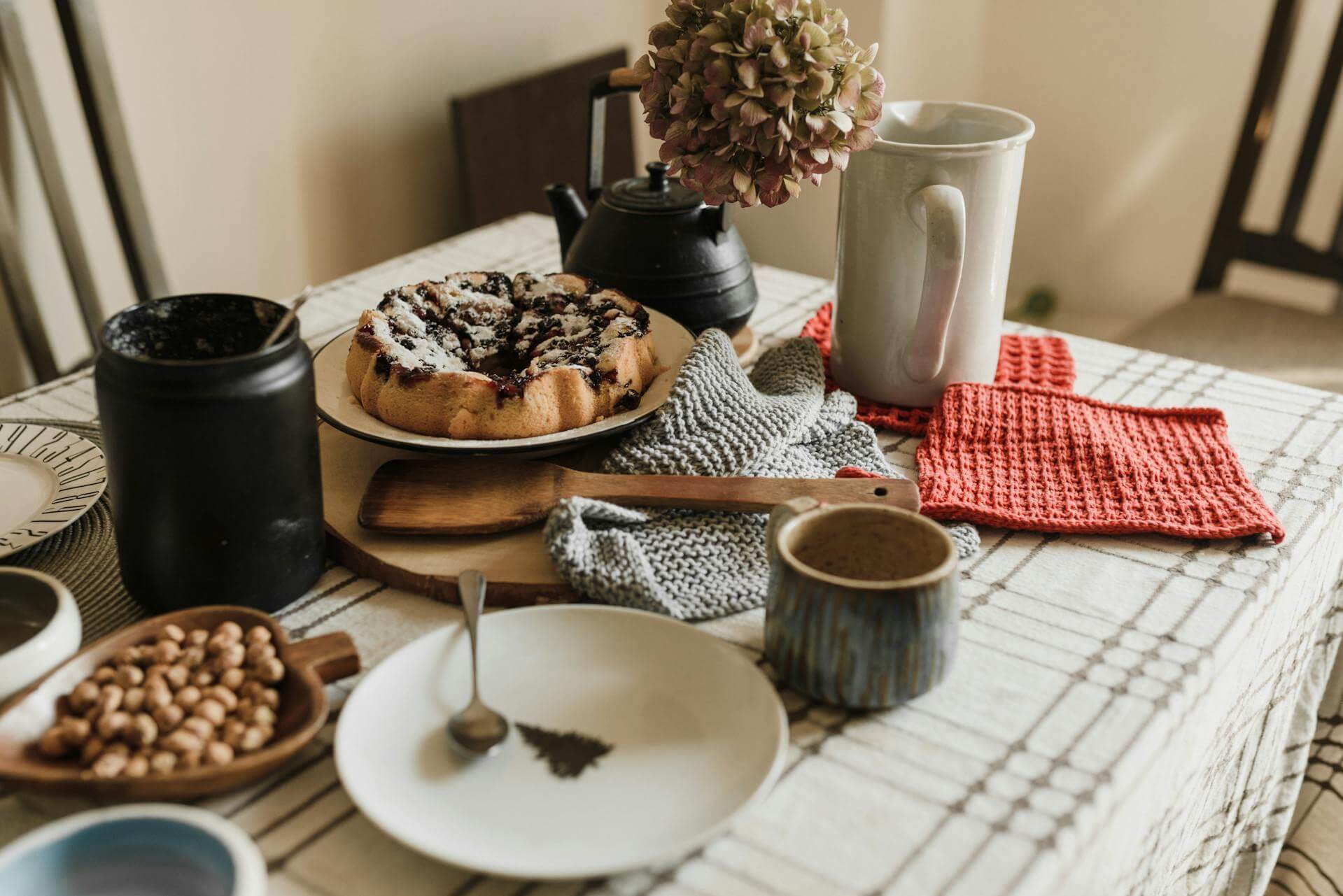 Обеденная зона уютной кухни